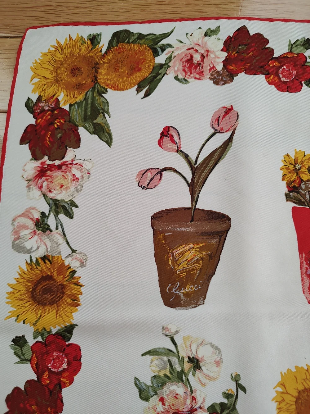 Gucci vibrant charming